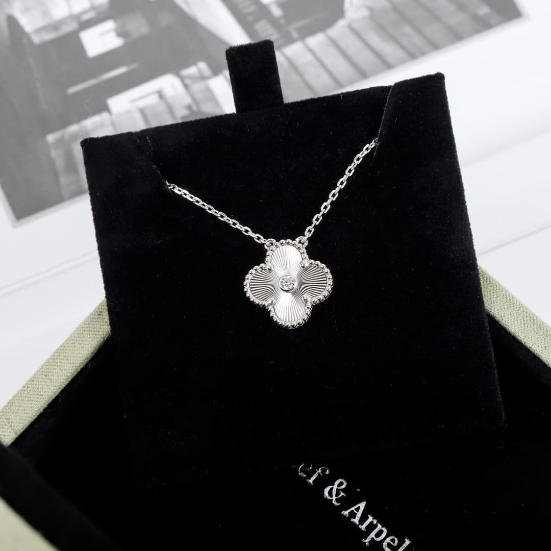 Van Cleef & Arpels Jewelry 2