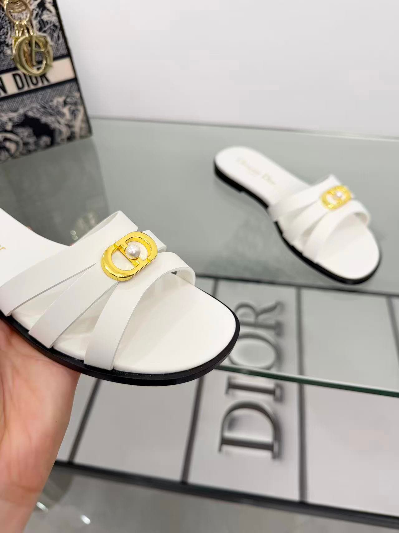 Dior Shoes (New) 3