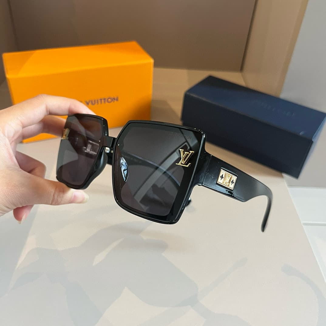 Louis Vuitton Glasses 4