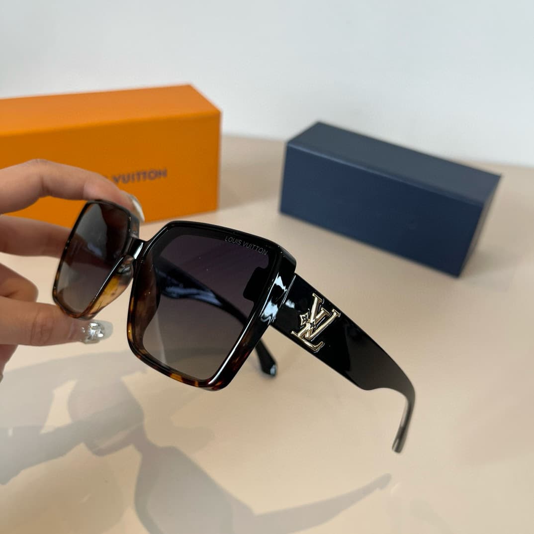 Louis Vuitton Glasses 4