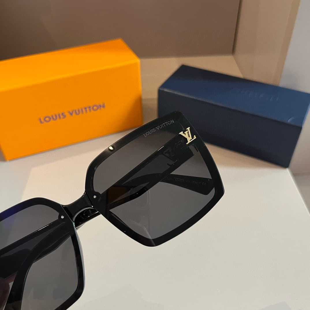 Louis Vuitton Glasses 7
