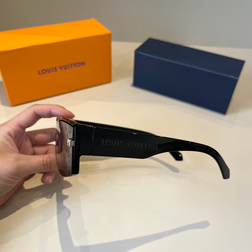 Louis Vuitton Glasses 4